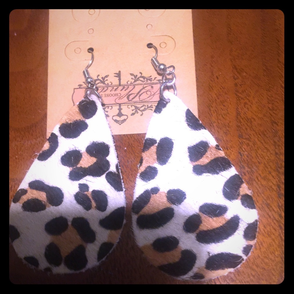 Plunder leopard print earrings.